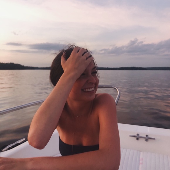 Meet your Posher, Caroline - Picture 1 of 1